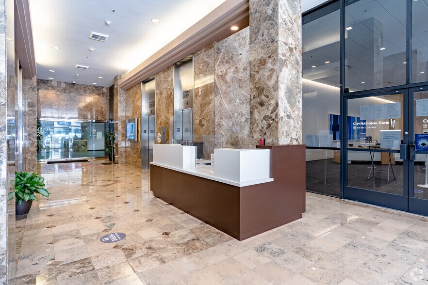 16133 Ventura Blvd, Encino, CA à louer - Hall d’entrée - Image 3 de 13