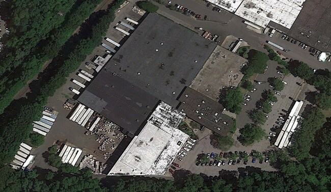 Plus de détails pour 100 Forest Dr, East Hills, NY - Industriel à louer