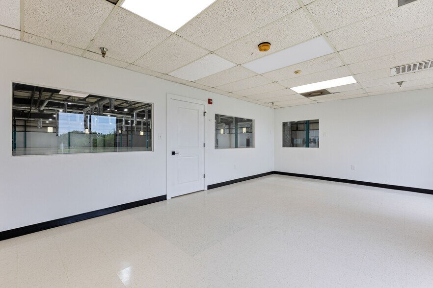 14748 W Colonial Dr, Winter Garden, FL à vendre - Photo intérieure - Image 2 de 10