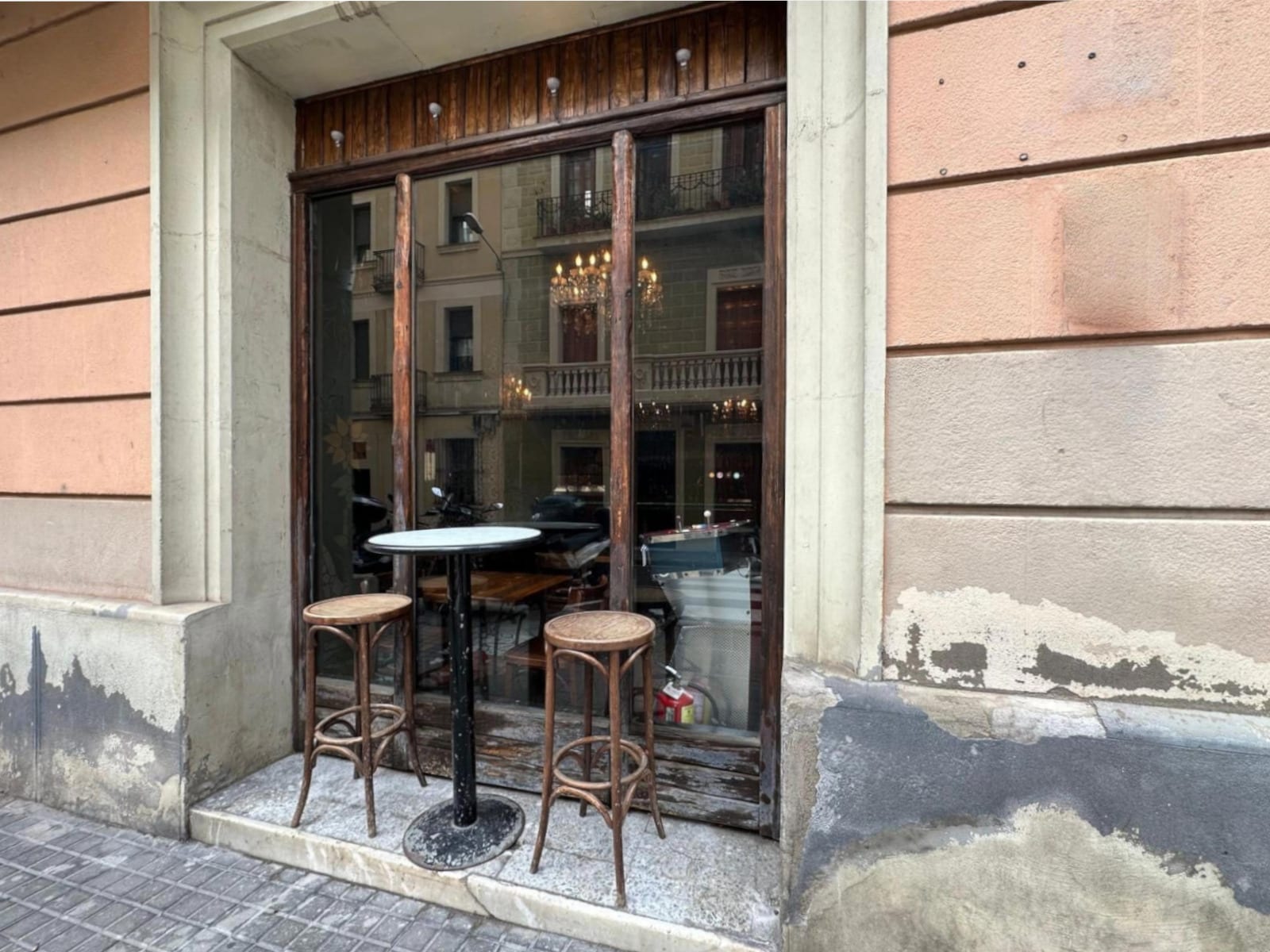 Retail in Barcelona, Barcelona for lease Primary Photo- Image 1 of 2