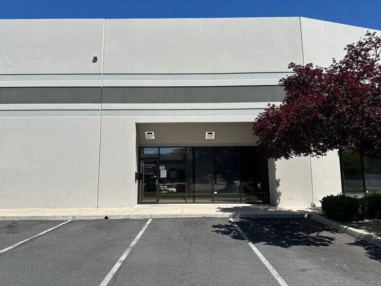 4788-4800 Longley Ln, Reno, NV à louer - Photo du bâtiment - Image 2 de 3