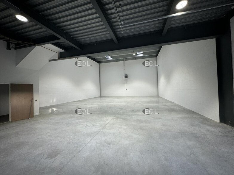 Flex in Corbeil-Essonnes for lease - Building Photo - Image 2 of 16