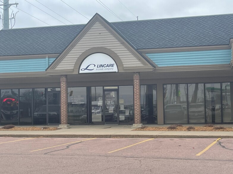 4914-4932 N Cliff Ave, Sioux Falls, SD for lease - Building Photo - Image 1 of 5