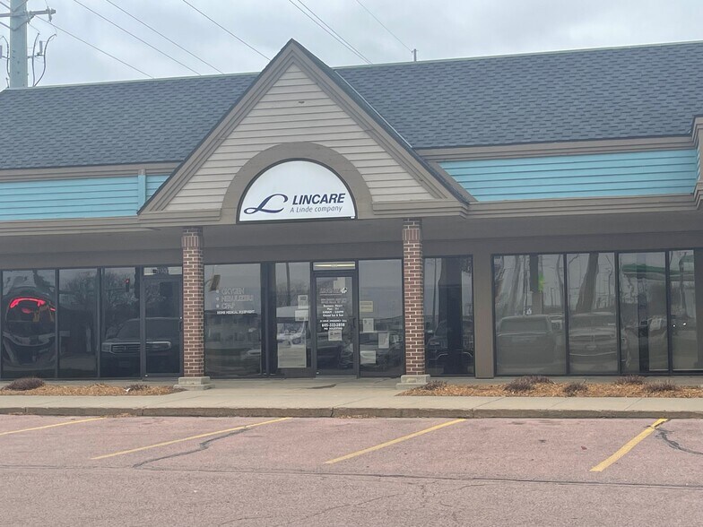 4914-4932 N Cliff Ave, Sioux Falls, SD à louer - Photo du bâtiment - Image 1 de 5