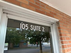 105 2nd Ave SW, Hutchinson, MN à louer Photo du bâtiment- Image 1 de 15