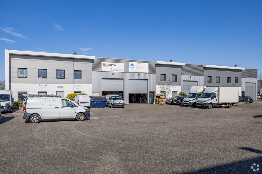 Flex in Saint-Priest for lease - Building Photo - Image 2 of 9