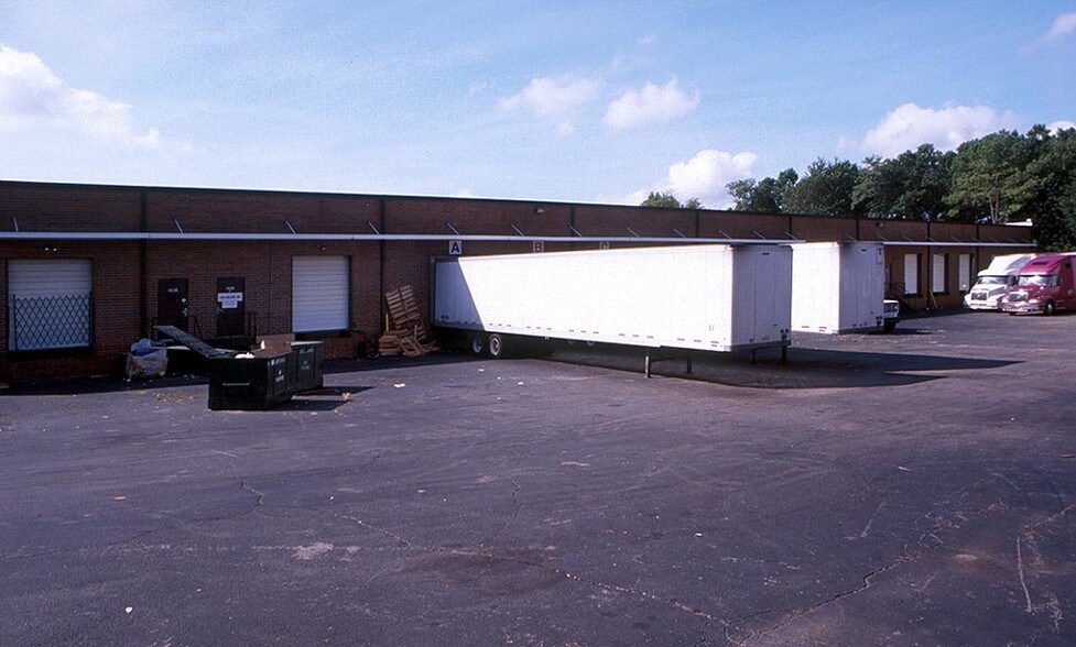 1426-1438 Kelton Dr, Stone Mountain, GA à louer - Photo du bâtiment - Image 2 de 4