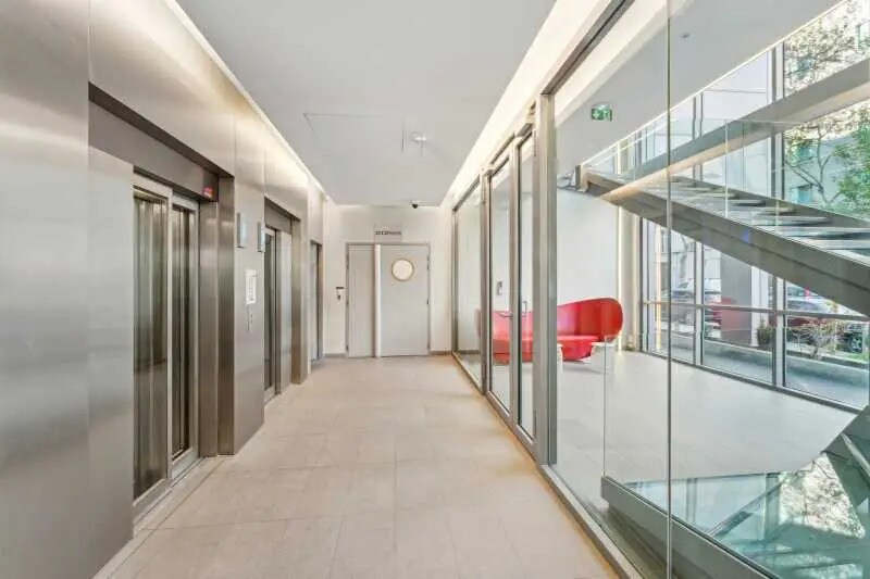 Office in Clichy for lease - Lobby - Image 2 of 6