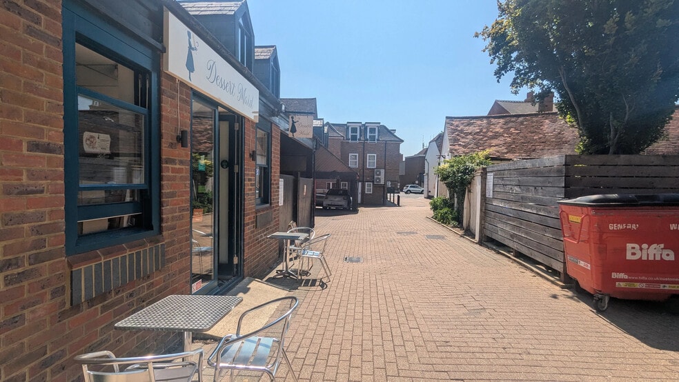 Central Walk, Wokingham for lease - Building Photo - Image 3 of 8