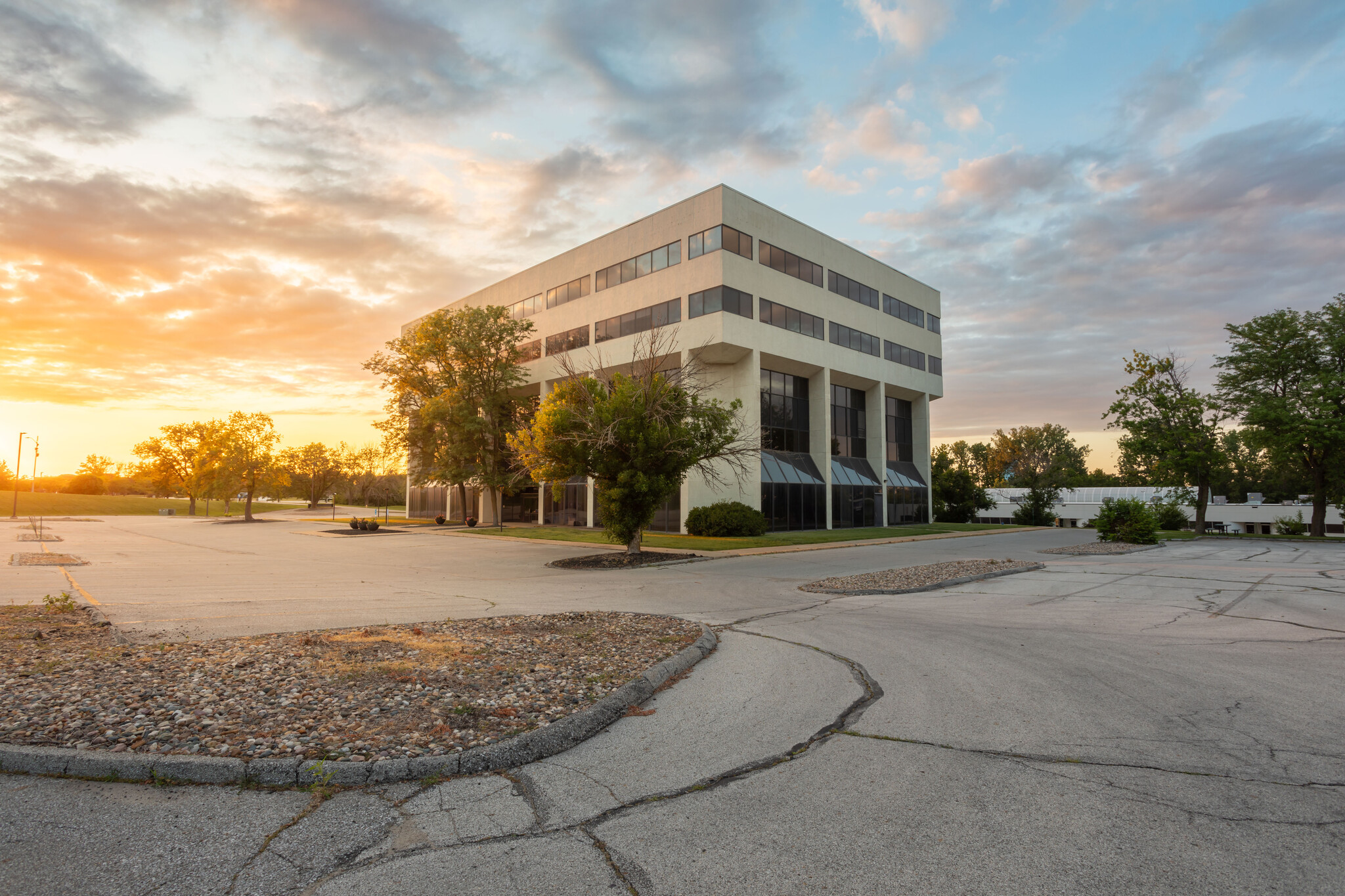 1501 42nd St, West Des Moines, IA for lease Building Photo- Image 1 of 9