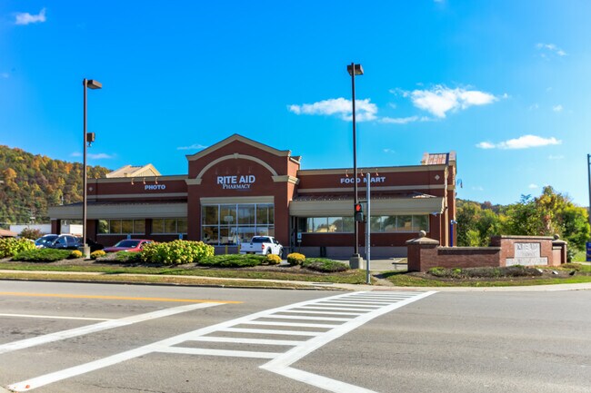 Plus de détails pour 100 Conhocton St, Corning, NY - Commerce de détail à vendre