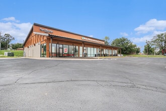 1751 Madison Ave, Council Bluffs, IA for lease Building Photo- Image 2 of 17