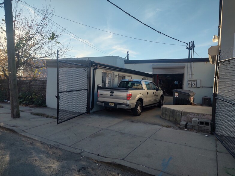 23 Lewis, Jersey City, NJ for lease - Building Photo - Image 1 of 2