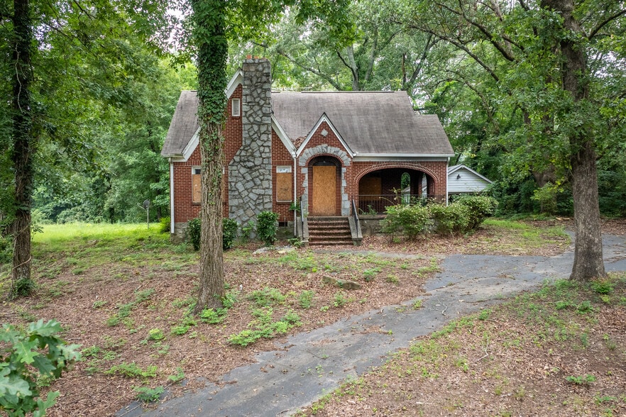 6127 Roosevelt Hwy, Union City, GA à vendre - Photo du bâtiment - Image 1 de 14