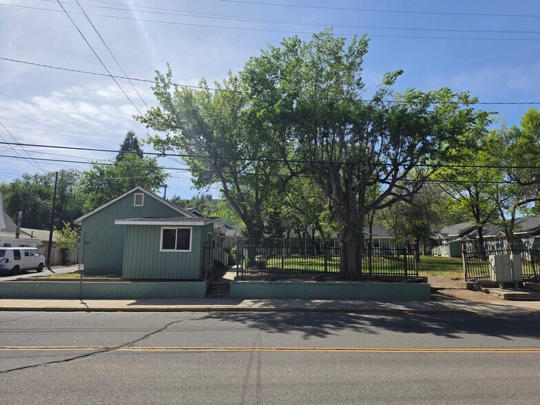 400 N Roop St, Susanville, CA à vendre - Photo du bâtiment - Image 2 de 8
