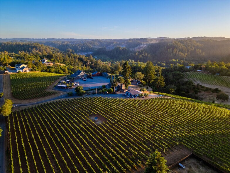 7750 Giusti Rd, Forestville, CA à vendre - Photo du bâtiment - Image 2 de 61