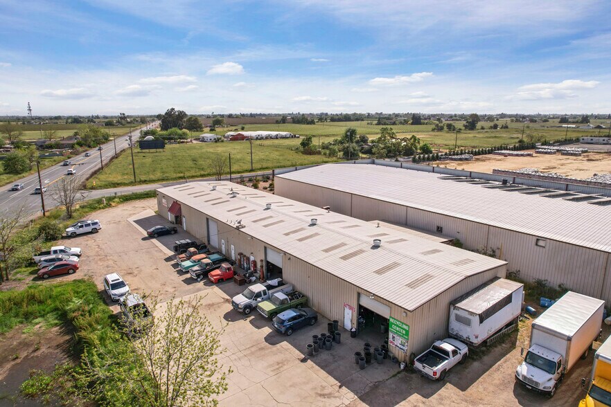 12811 E Brandt Rd, Lockeford, CA à vendre - Photo du bâtiment - Image 3 de 26