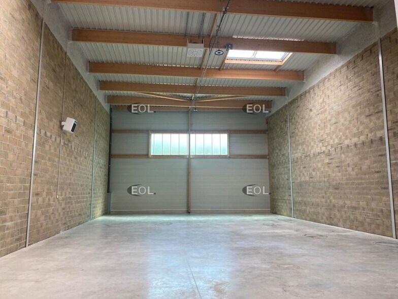 Flex in Coupvray for lease - Interior Photo - Image 3 of 9