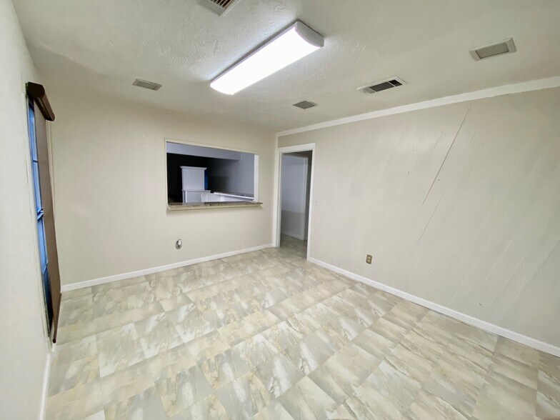 907 Bay Area Blvd, Houston, TX à vendre - Photo intérieure - Image 3 de 11