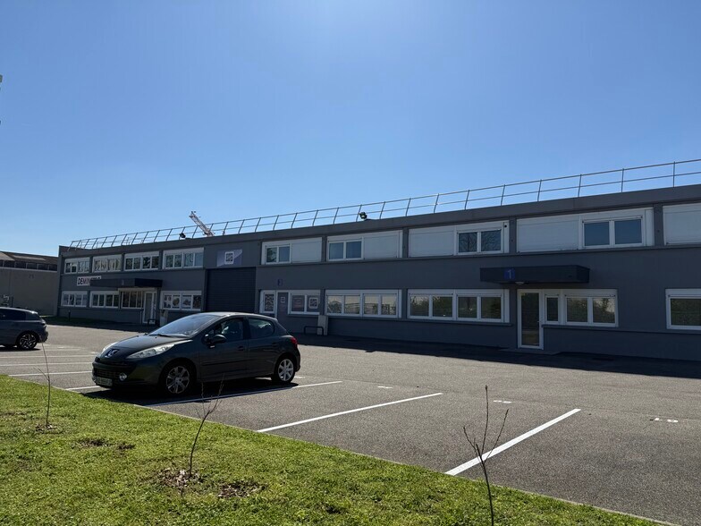 9 Avenue Du Maréchal De Lattre De Tassigny, Meyzieu à louer - Photo du bâtiment - Image 2 de 20