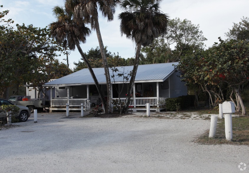 1041 Periwinkle Way, Sanibel, FL for sale - Primary Photo - Image 1 of 2