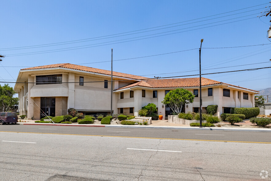 2711-2717 Winona Ave, Burbank, CA for lease - Building Photo - Image 1 of 30