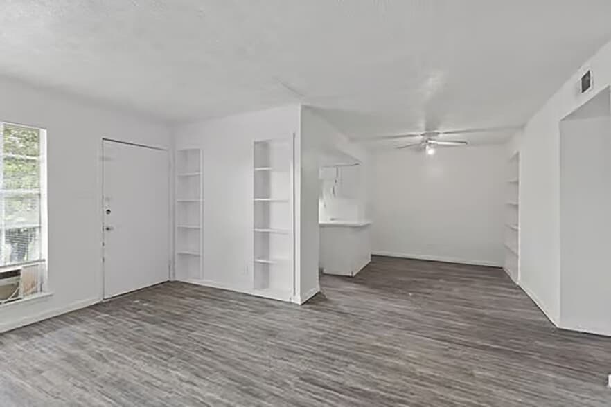 6821 Fairway Dr, Houston, TX for sale - Building Photo - Image 3 of 5