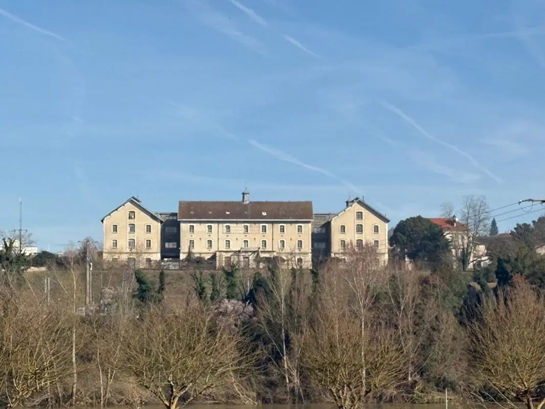 Flex in Bordeaux for sale Building Photo- Image 1 of 5