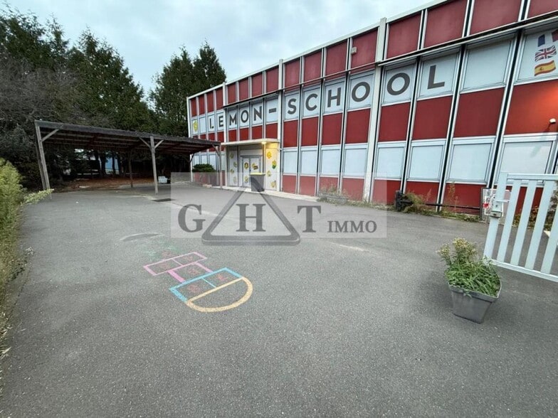 Office in Ozoir-la-Ferrière for lease - Building Photo - Image 1 of 1