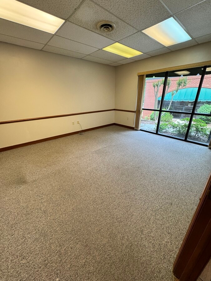 601 Eastchester Dr, High Point, NC 27262 - Unit D -  - Interior Photo - Image 2 of 4