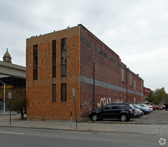 511 E Larned St, Detroit, MI à vendre - Photo du bâtiment - Image 2 de 2