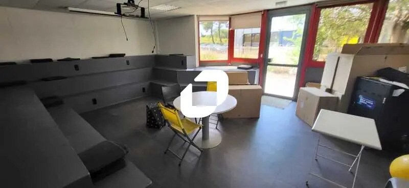 Office in Mérignac for lease - Building Photo - Image 3 of 16