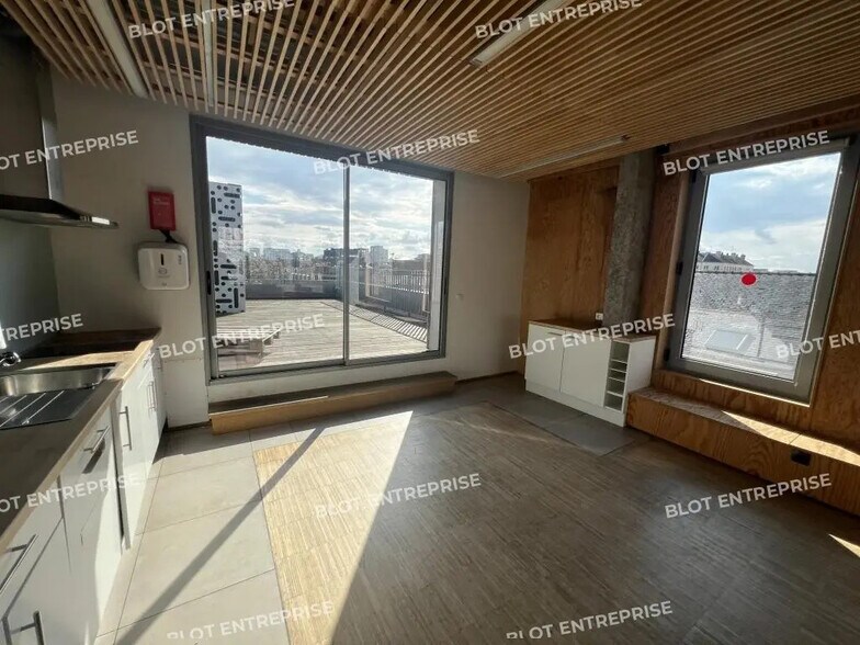 Bureau dans Nantes à louer - Photo du bâtiment - Image 2 de 13