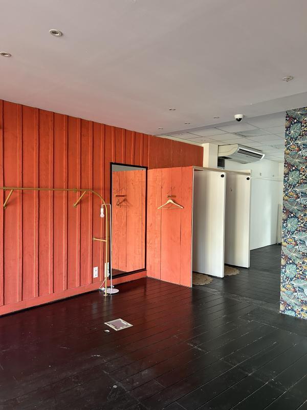 Retail in Bordeaux for lease Interior Photo- Image 1 of 5