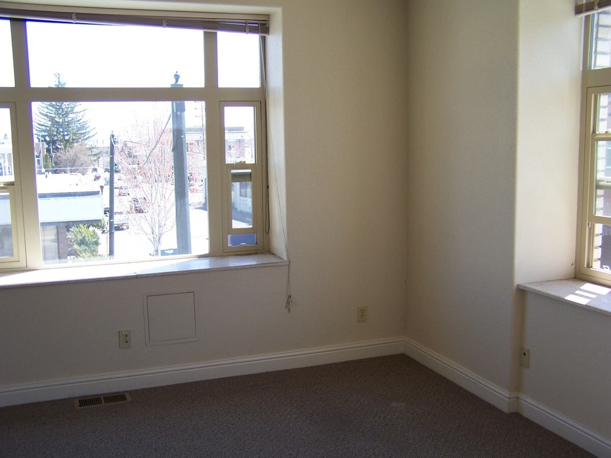 501 Main St, Klamath Falls, OR for lease Building Photo- Image 1 of 2