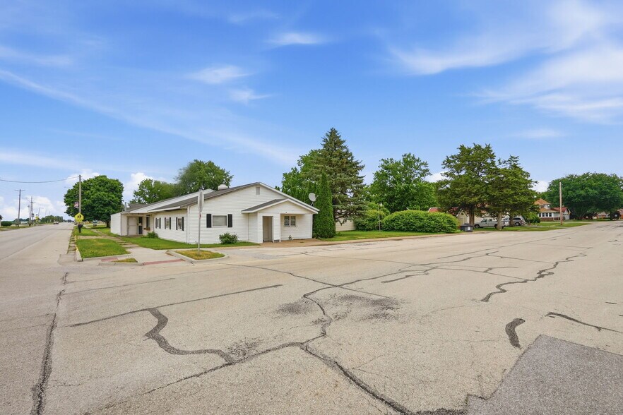 305 1st st, Alpha, IL à vendre - Photo du bâtiment - Image 3 de 11