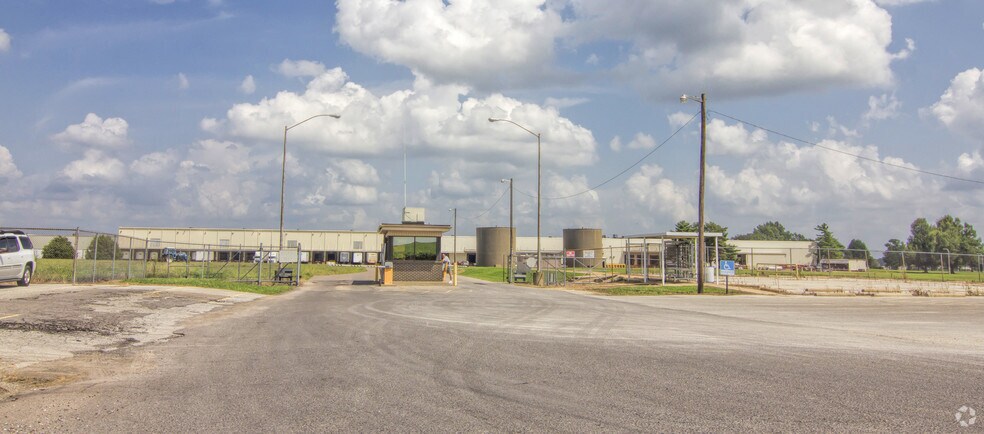 3260 Goodyear Blvd, Union City, TN à louer - Photo du bâtiment - Image 2 de 4