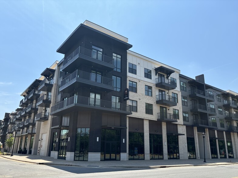 111 Gilead Rd, Huntersville, NC for lease - Building Photo - Image 2 of 2