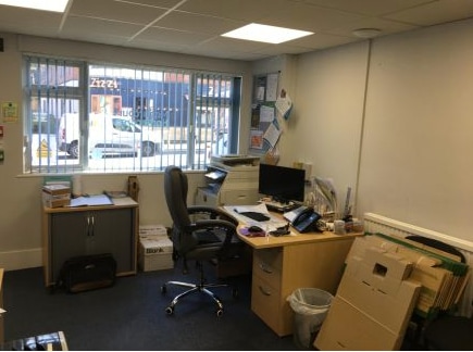 58 Station Ln, Havering for lease - Interior Photo - Image 3 of 3