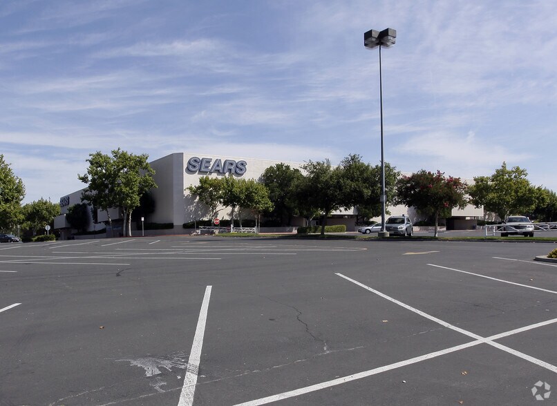 5850 Sunrise Blvd, Citrus Heights, CA à vendre - Photo du bâtiment - Image 2 de 23