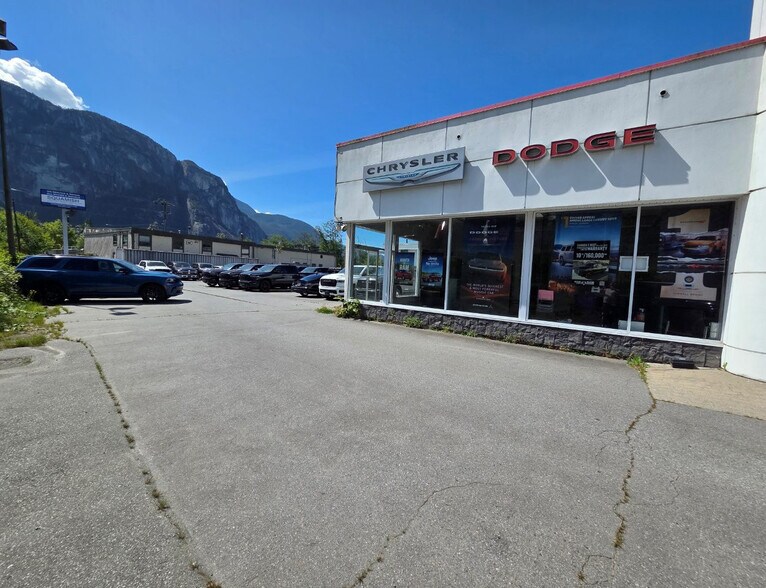 1180 Hunter Pl, Squamish, BC à vendre - Photo du bâtiment - Image 3 de 6