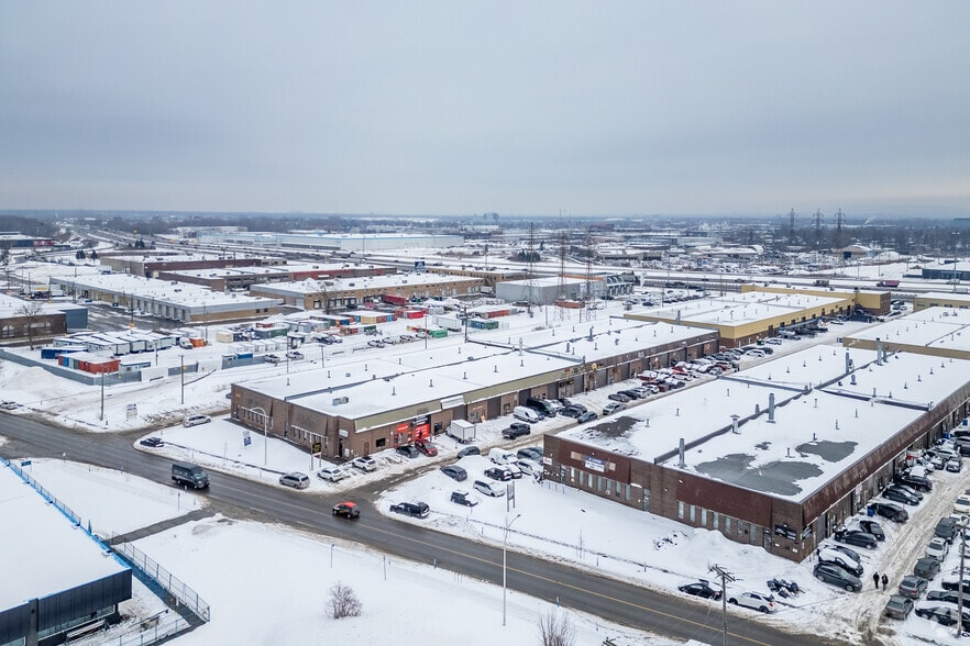 1400-1522 Berlier Rue, Laval, QC à louer - Aérien - Image 3 de 3