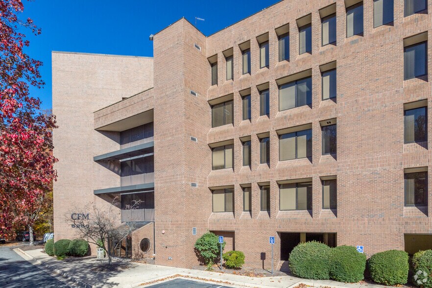 5250 Cherokee Ave, Alexandria, VA à louer - Photo du bâtiment - Image 2 de 4