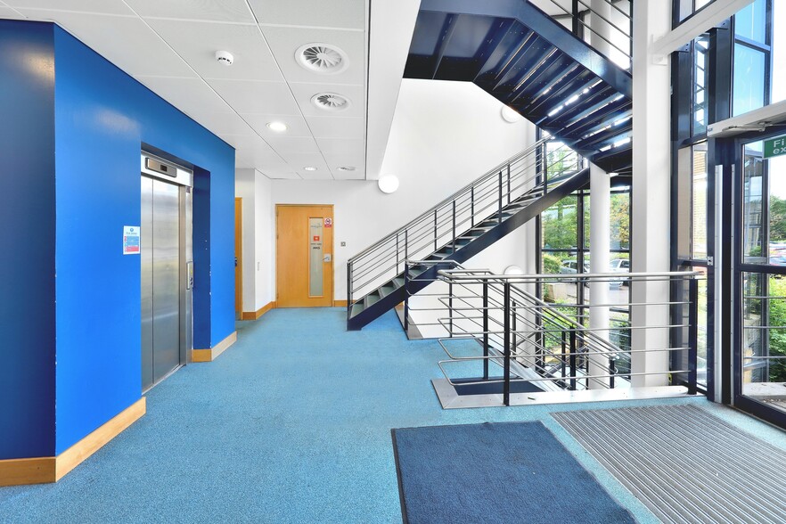 597 Calder Rd, Edinburgh for lease - Interior Photo - Image 3 of 8