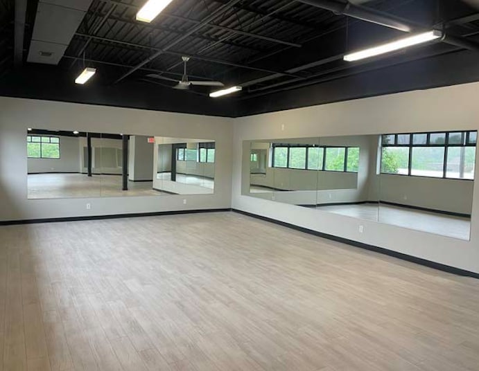 6885 W 151st St, Overland Park, KS for lease Interior Photo- Image 1 of 2