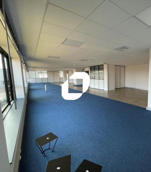 Office in Jossigny for lease - Building Photo - Image 2 of 24