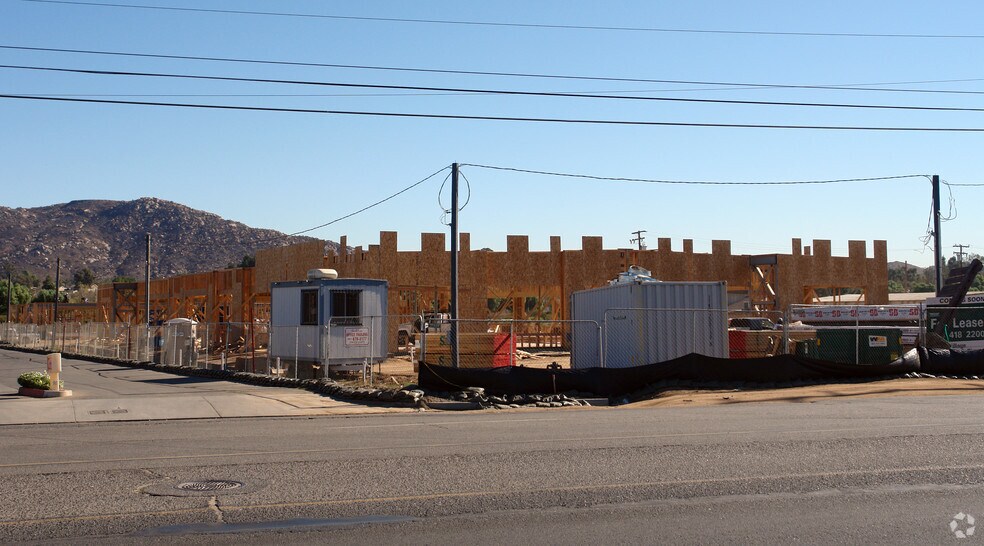 2743 Hamner Ave, Norco, CA à louer - Photo du bâtiment - Image 3 de 8