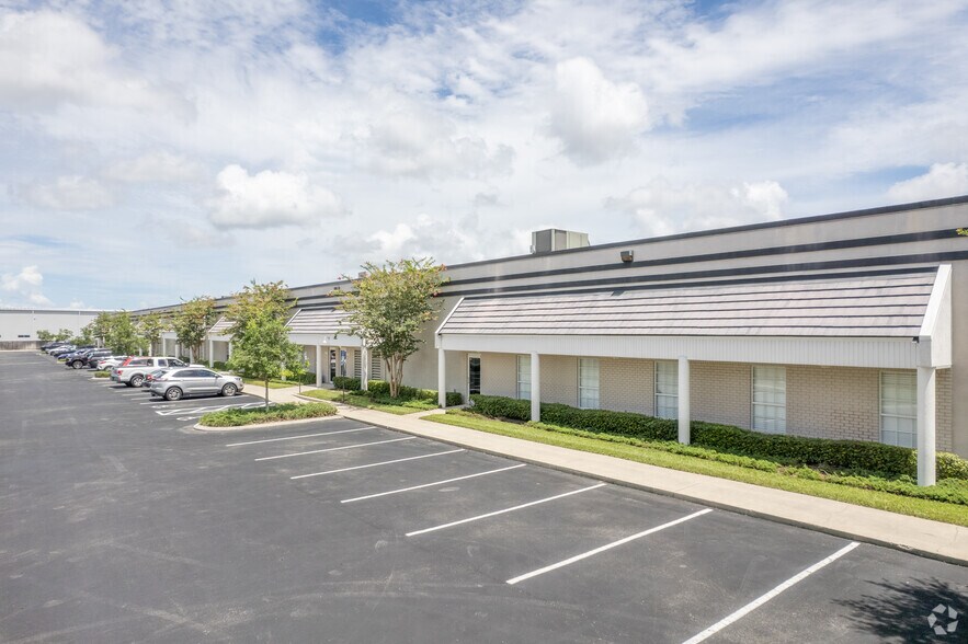 11651 Central Pky, Jacksonville, FL à louer - Photo du bâtiment - Image 3 de 6