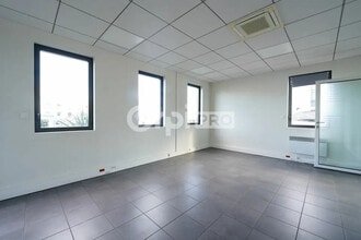 Local d'activités dans Vénissieux à vendre Photo intérieure- Image 2 de 11