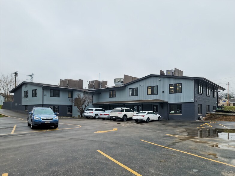 6080-6090 S 108th St, Hales Corners, WI for lease - Building Photo - Image 2 of 8